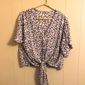 Adrienne Flutter Sleeve V-neck blouses/Front Tie